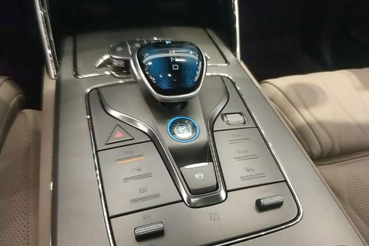 Used BYD Tang New Energy 2025 Intelligent Driving Version DM-i 115KM Flagship Edition Gear Lever