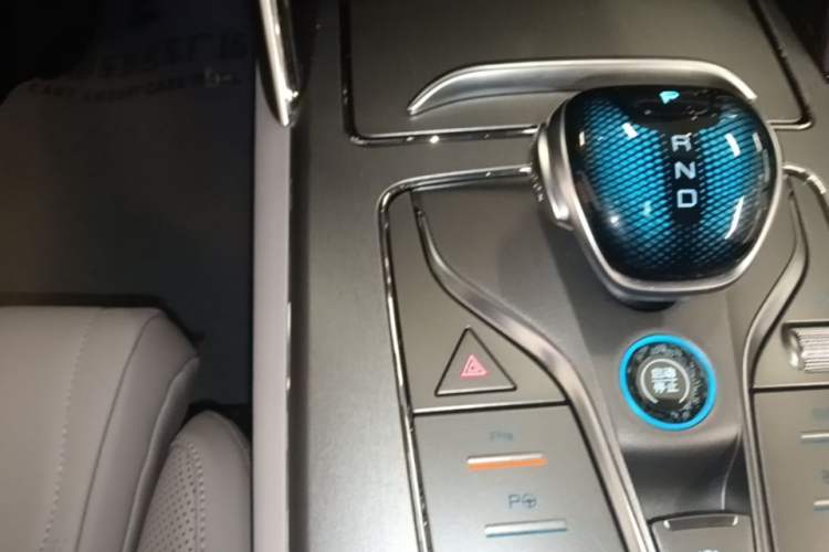 Used BYD Tang New Energy 2025 Intelligent Driving Version DM-i 115KM Flagship Edition Gear Lever