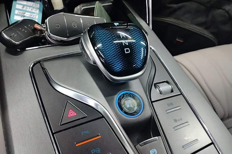 Used BYD Tang New Energy 2025 Intelligent Driving Version DM-i 115KM Flagship Edition Gear Lever