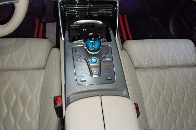 Used BYD Tang New Energy 2025 DM-i 115KM Flagship Model Gear Lever