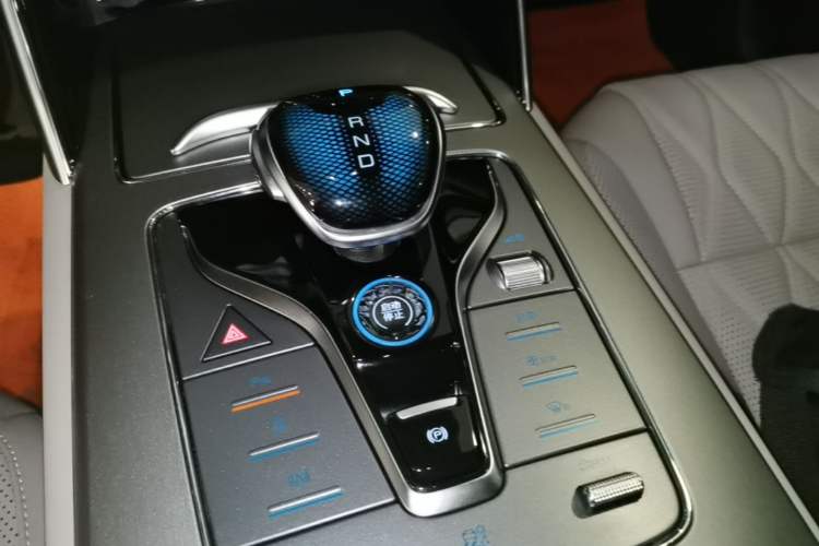 Used BYD Tang New Energy 2025 DM-i 115KM Prestige Model Gear Lever