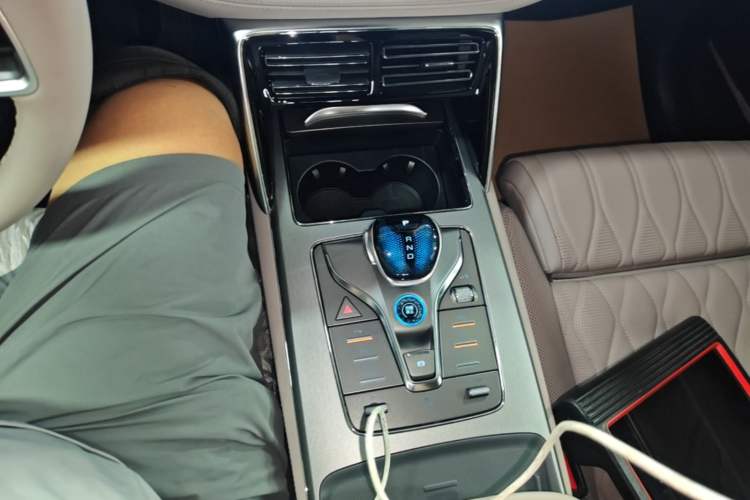 Used BYD Tang New Energy 2025 Intelligent Driving Version DM-i 115KM Flagship Edition Gear Lever