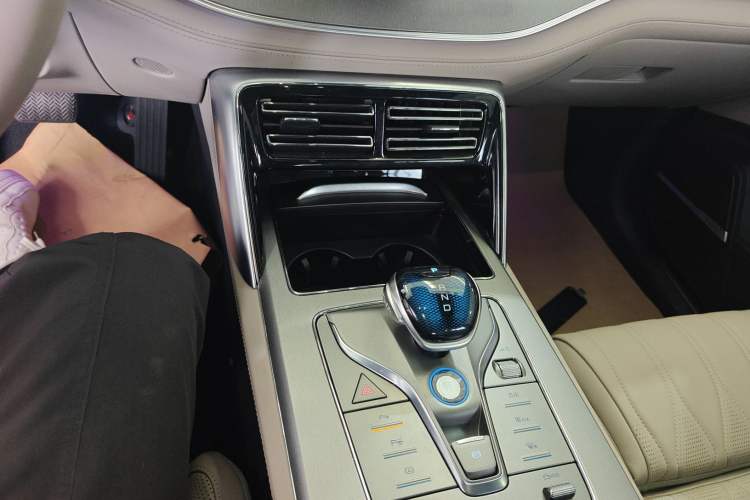 Used BYD Tang New Energy 2025 Intelligent Driving Version DM-i 115KM Flagship Edition Gear Lever