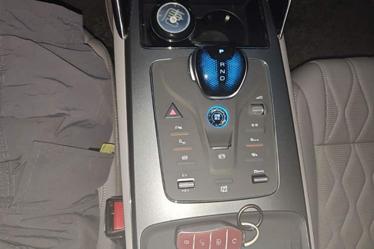 Used BYD Tang New Energy 2025 DM-i 115KM Prestige Model Gear Lever