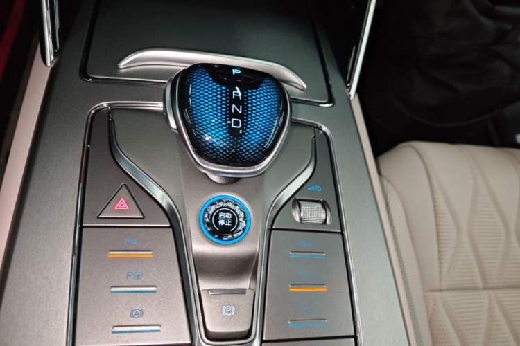 Used BYD Tang New Energy 2025 Intelligent Driving Version DM-i 115KM Prestige Edition Gear Lever
