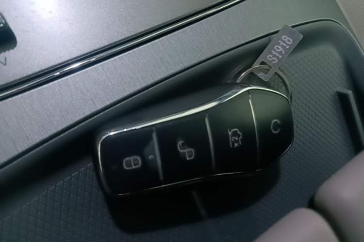 Used BYD Tang New Energy 2025 Intelligent Driving Version DM-i 115KM Flagship Edition Interior 1