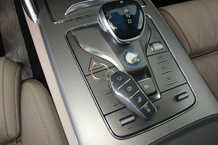Used BYD Tang New Energy 2025 Intelligent Driving Version DM-i 115KM Flagship Edition Interior 1
