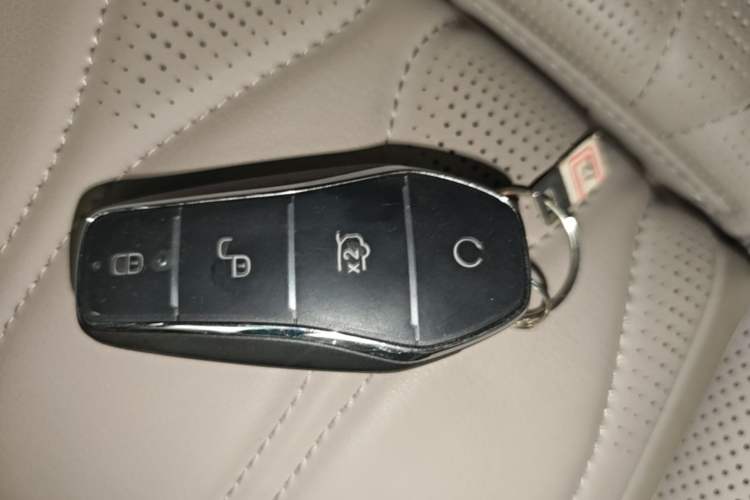 Used BYD Tang New Energy 2025 Intelligent Driving Version DM-i 115KM Flagship Edition Interior 1