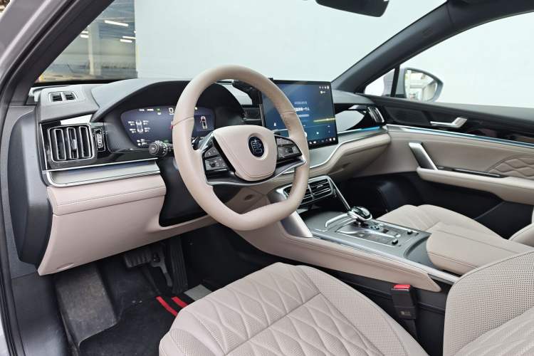 Used BYD Tang New Energy 2025 Intelligent Driving Version DM-i 115KM Prestige Edition Interior 2