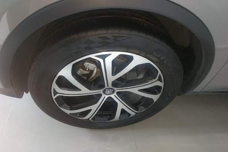 Used BYD Tang New Energy 2025 DM-i 115KM Cloud Ride Flagship Model Left Front Wheel Hub