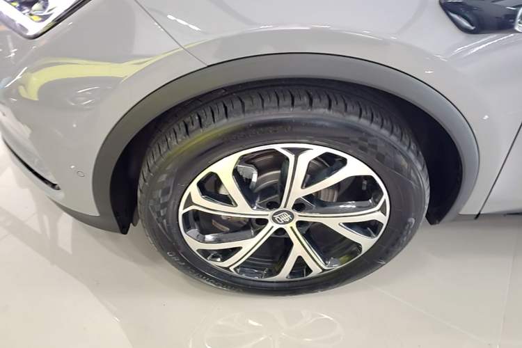 Used BYD Tang New Energy 2025 Intelligent Driving Version DM-i 115KM Flagship Edition Left Front Wheel Hub