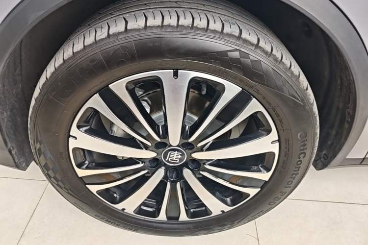 Used BYD Tang New Energy 2025 Model Smart Drive Version DM-i 175KM Deluxe Version Left Front Wheel Hub