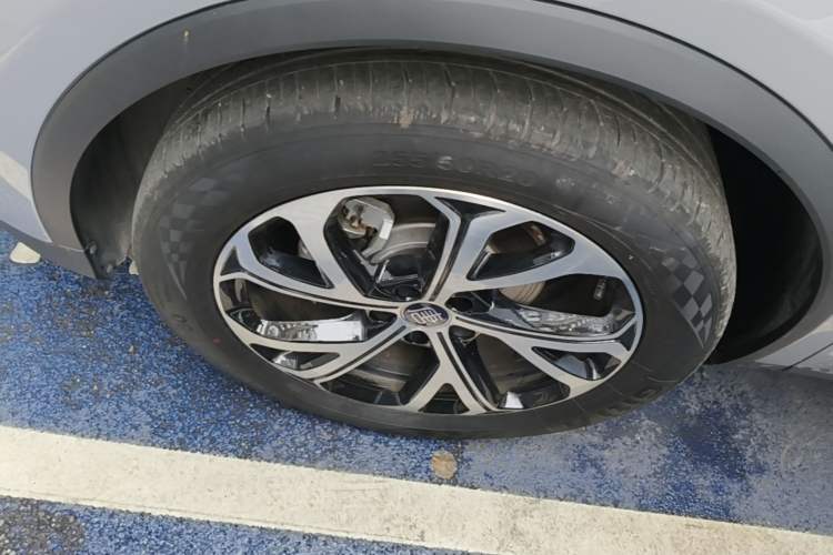 Used BYD Tang New Energy 2025 DM-i 115KM Cloud Ride Flagship Model Left Front Wheel Hub