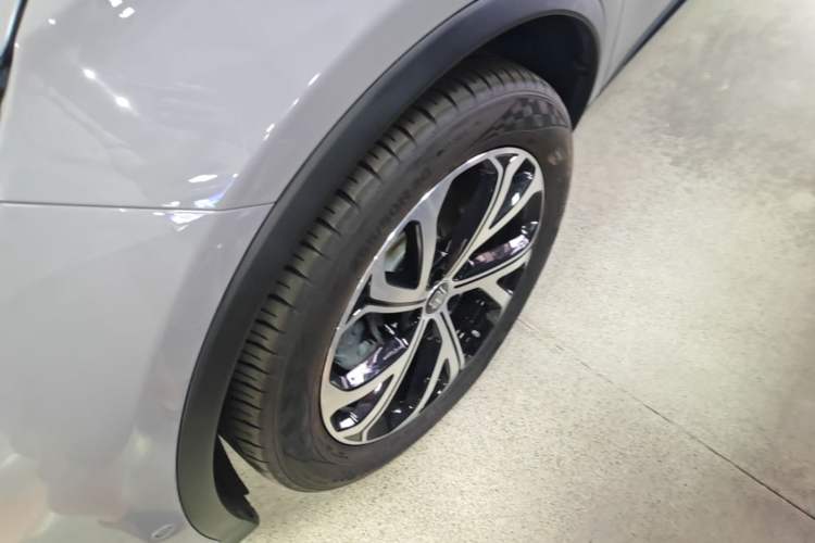 Used BYD Tang New Energy 2025 Intelligent Driving Version DM-i 115KM Flagship Edition Left Front Wheel Hub