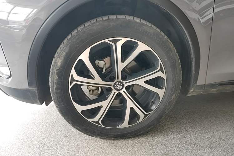 Used BYD Tang New Energy 2025 DM-i 115KM Cloud Ride Flagship Model Left Front Wheel Hub