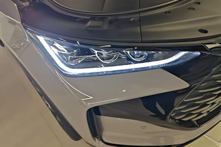 Used BYD Tang New Energy 2025 Intelligent Driving Version DM-i 115KM Flagship Edition Right Front Headlight
