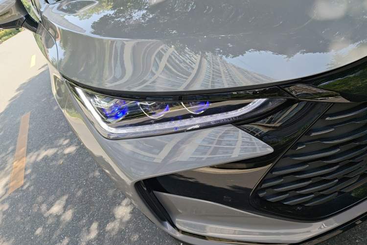 Used BYD Tang New Energy 2025 DM-i 115KM Cloud Ride Flagship Model Right Front Headlight