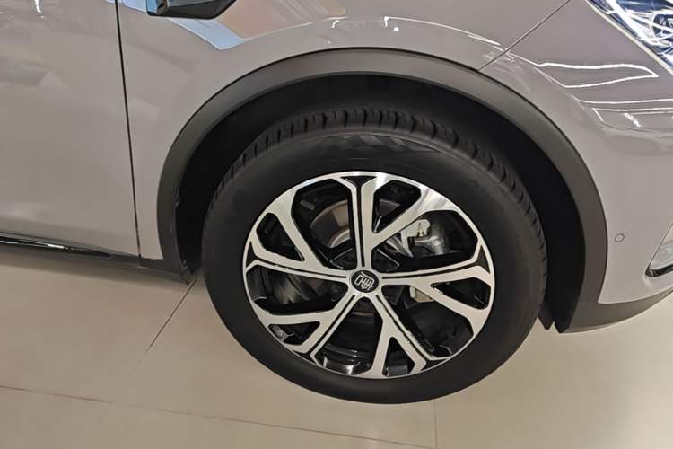Used BYD Tang New Energy 2025 Intelligent Driving Version DM-i 115KM Flagship Edition Right Front Wheel Hub