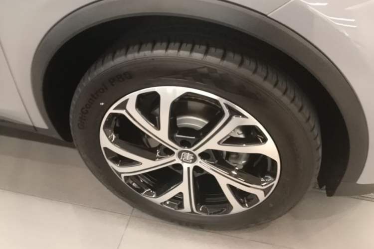 Used BYD Tang New Energy 2025 Intelligent Driving Version DM-i 115KM Flagship Edition Right Front Wheel Hub