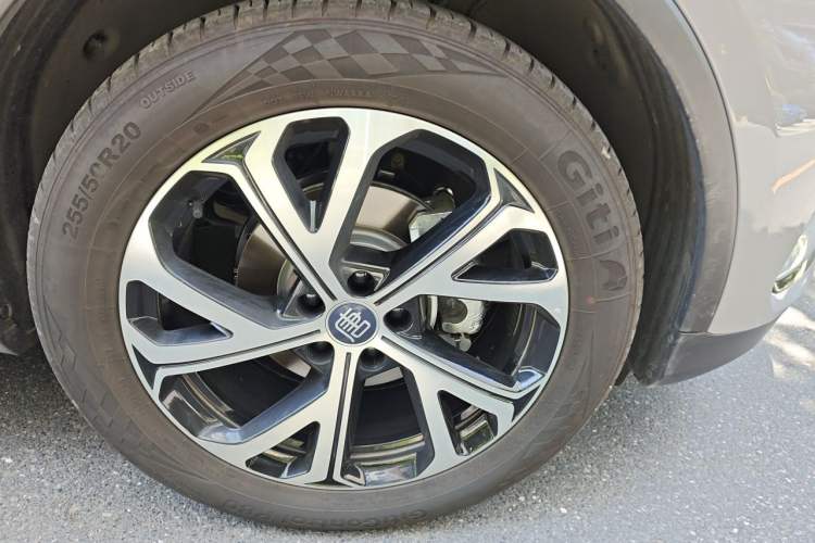 Used BYD Tang New Energy 2025 DM-i 115KM Cloud Ride Flagship Model Right Front Wheel Hub