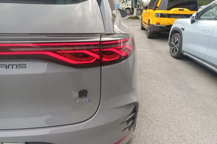 Used BYD Tang New Energy 2025 Intelligent Driving Version DM-i 115KM Flagship Edition Right Rear Taillight