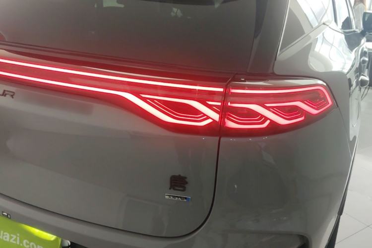 Used BYD Tang New Energy 2025 Intelligent Driving Version DM-i 115KM Flagship Edition Right Rear Taillight