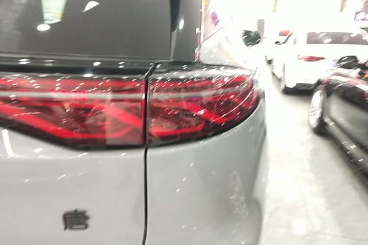 Used BYD Tang New Energy 2025 DM-i 115KM Prestige Model Right Rear Taillight