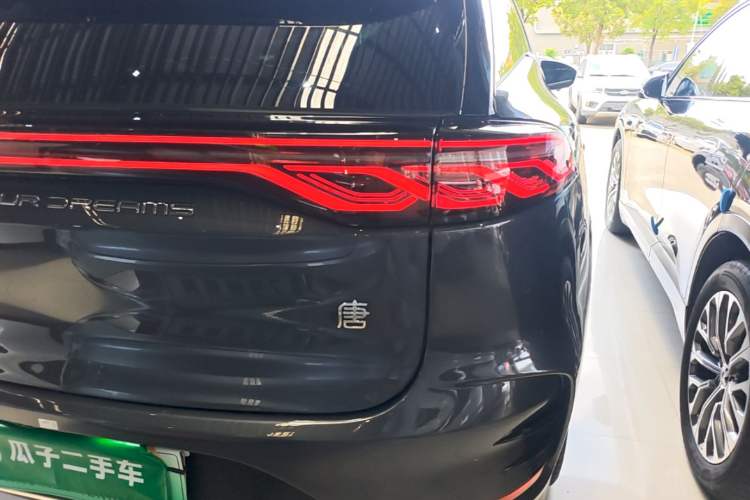 Used BYD Tang New Energy 2025 DM-i 115KM Prestige Model Right Rear Taillight
