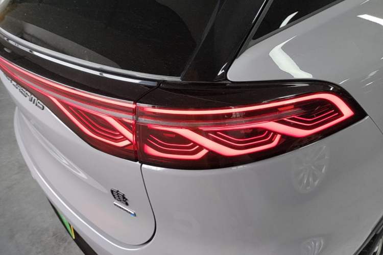 Used BYD Tang New Energy 2025 Intelligent Driving Version DM-i 115KM Flagship Edition Right Rear Taillight