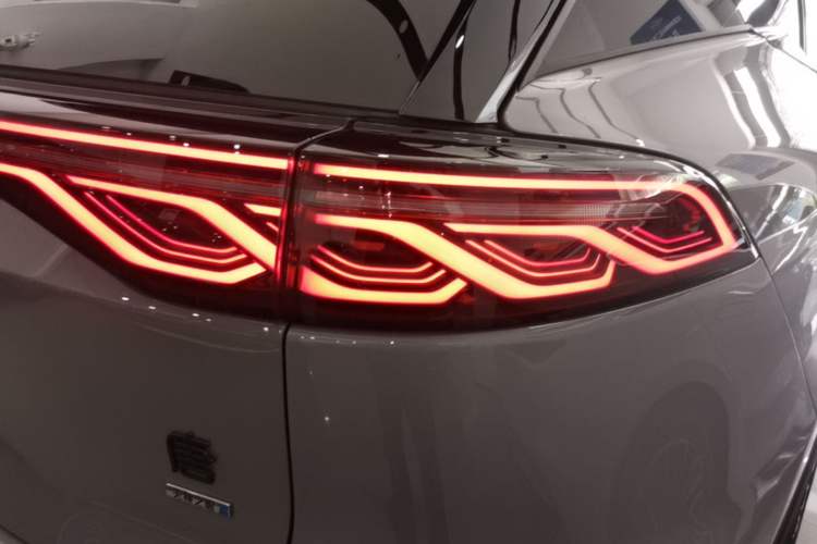 Used BYD Tang New Energy 2025 Intelligent Driving Version DM-i 115KM Flagship Edition Right Rear Taillight