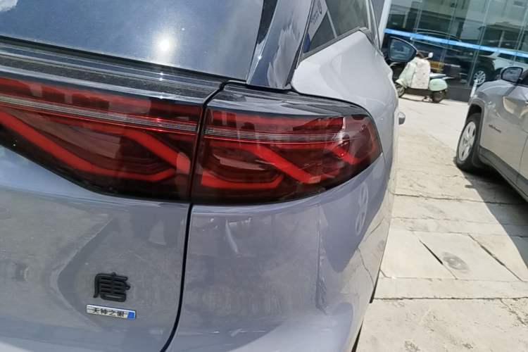 Used BYD Tang New Energy 2025 Intelligent Driving Version DM-i 115KM Flagship Edition Right Rear Taillight