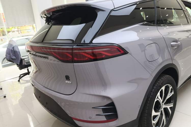 Used BYD Tang New Energy 2025 Intelligent Driving Version DM-i 115KM Flagship Edition Right Rear Taillight