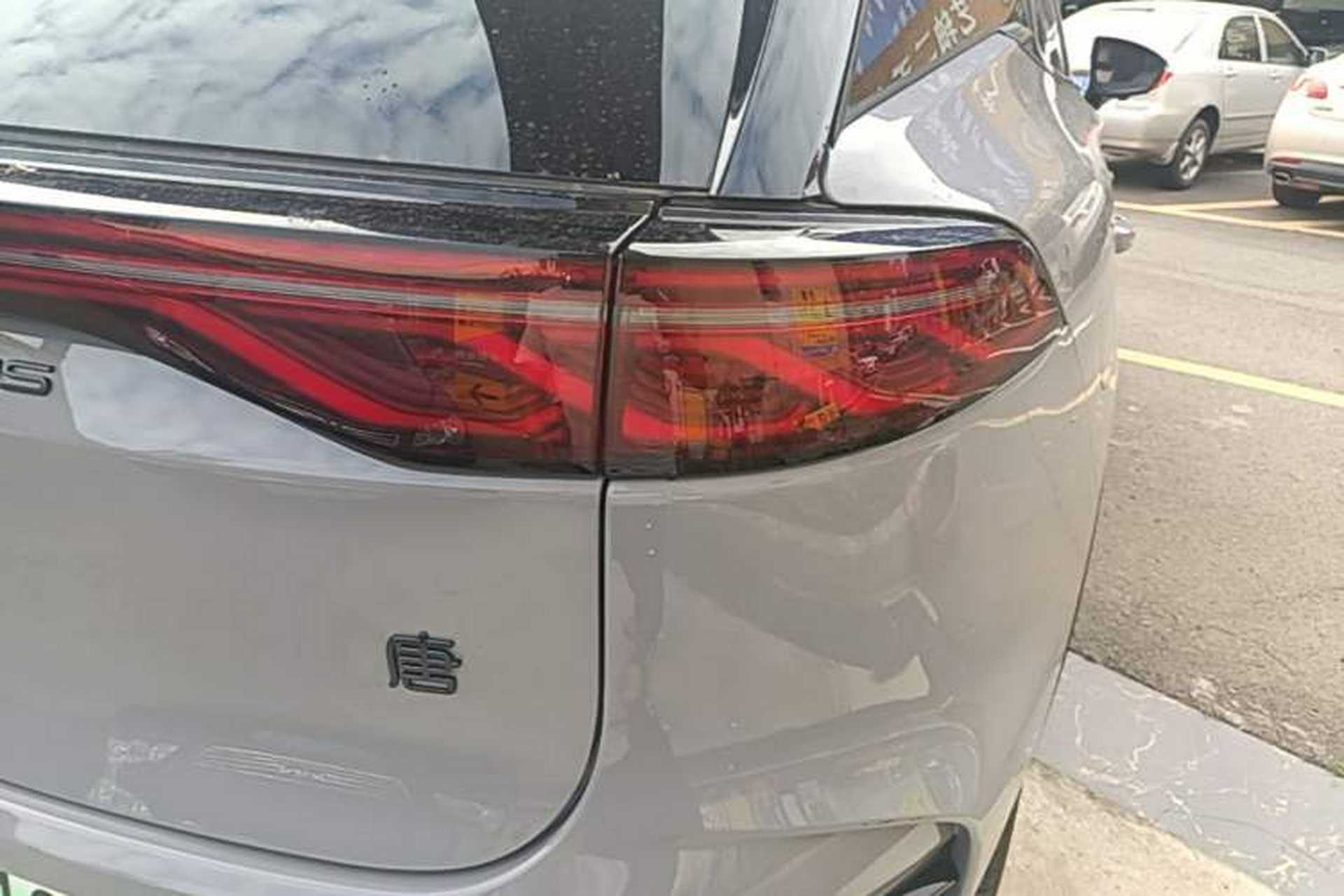 Used BYD Tang New Energy 2025 DM-i 115KM Flagship Model Right Rear Taillight