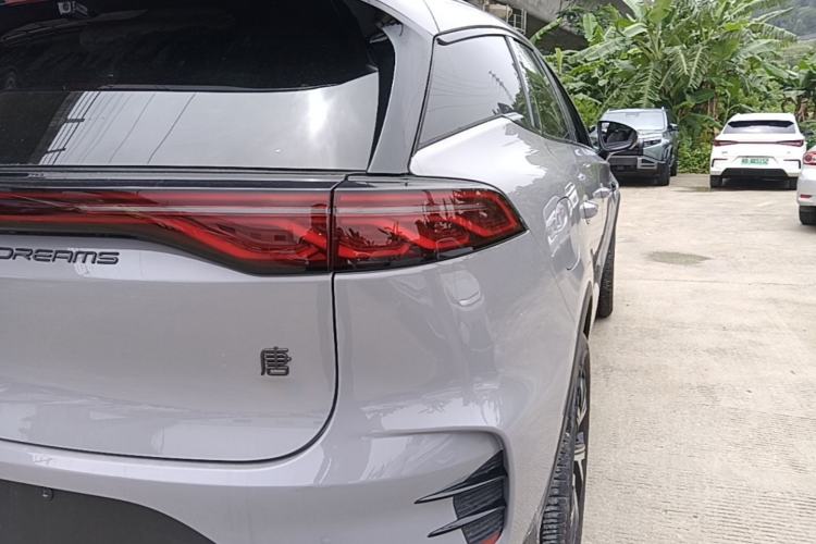 Used BYD Tang New Energy 2025 Intelligent Driving Version DM-i 115KM Flagship Edition Right Rear Taillight