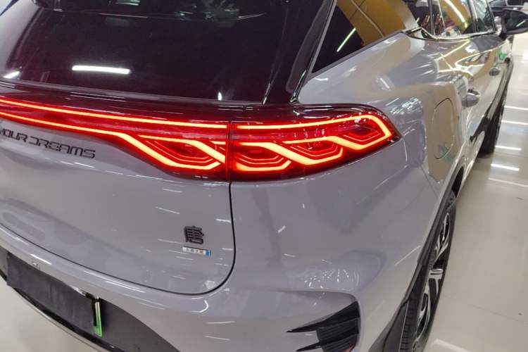 Used BYD Tang New Energy 2025 Intelligent Driving Version DM-i 115KM Prestige Edition Right Rear Taillight