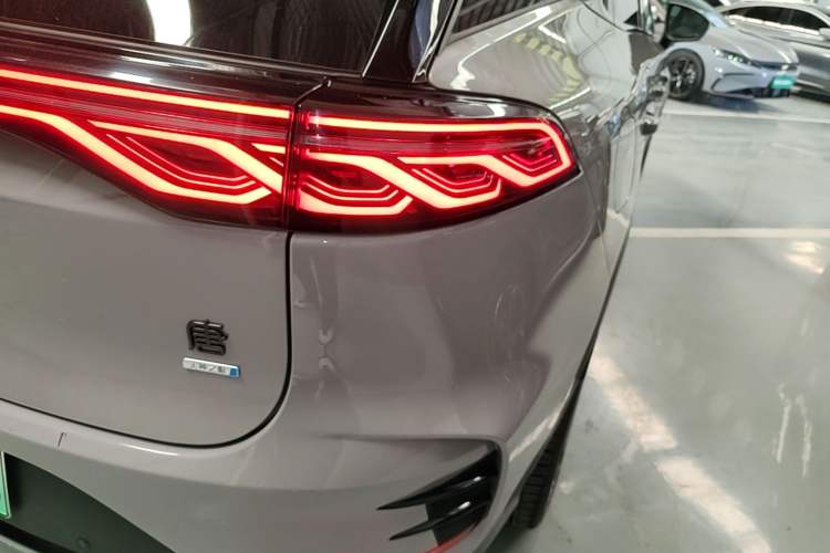 Used BYD Tang New Energy 2025 Intelligent Driving Version DM-i 115KM Flagship Edition Right Rear Taillight