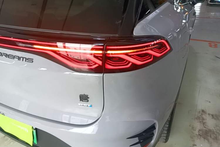 Used BYD Tang New Energy 2025 Intelligent Driving Version DM-i 115KM Flagship Edition Right Rear Taillight