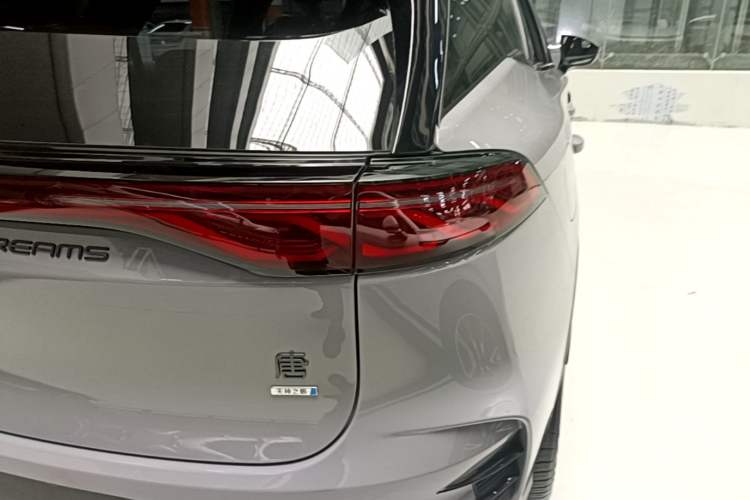 Used BYD Tang New Energy 2025 Intelligent Driving Version DM-i 115KM Prestige Edition Right Rear Taillight