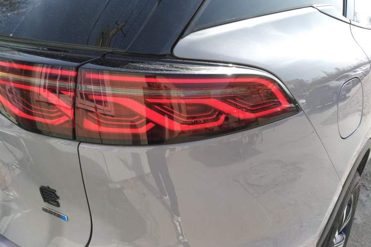 Used BYD Tang New Energy 2025 Intelligent Driving Version DM-i 115KM Flagship Edition Right Rear Taillight