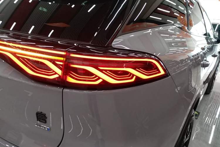 Used BYD Tang New Energy 2025 Intelligent Driving Version DM-i 115KM Flagship Edition Right Rear Taillight