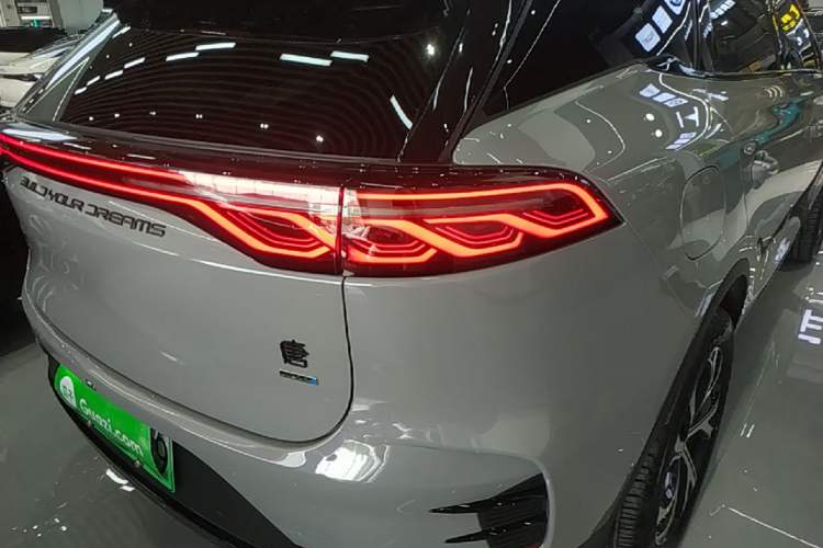 Used BYD Tang New Energy 2025 Intelligent Driving Version DM-i 115KM Flagship Edition Right Rear Taillight
