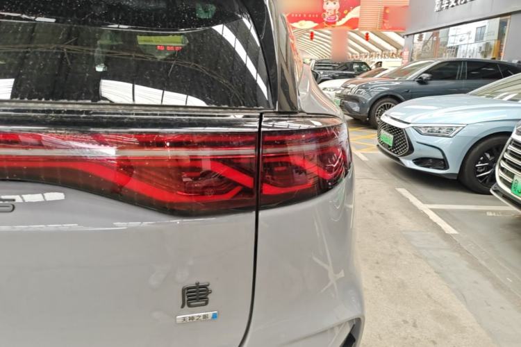 Used BYD Tang New Energy 2025 Model Smart Drive Version DM-i 175KM Prestige Version Right Rear Taillight