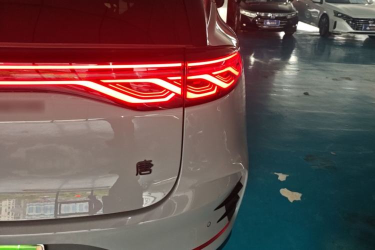 Used BYD Tang New Energy 2025 DM-i 115KM Flagship Model Right Rear Taillight