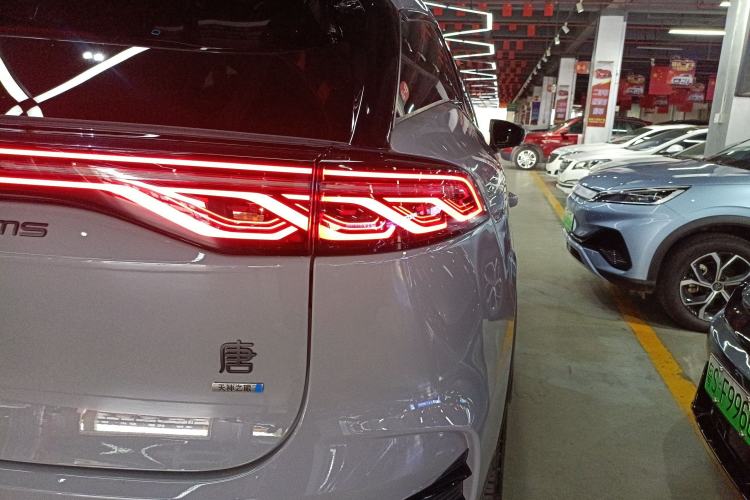 Used BYD Tang New Energy 2025 DM-i 115KM Flagship Model Right Rear Taillight
