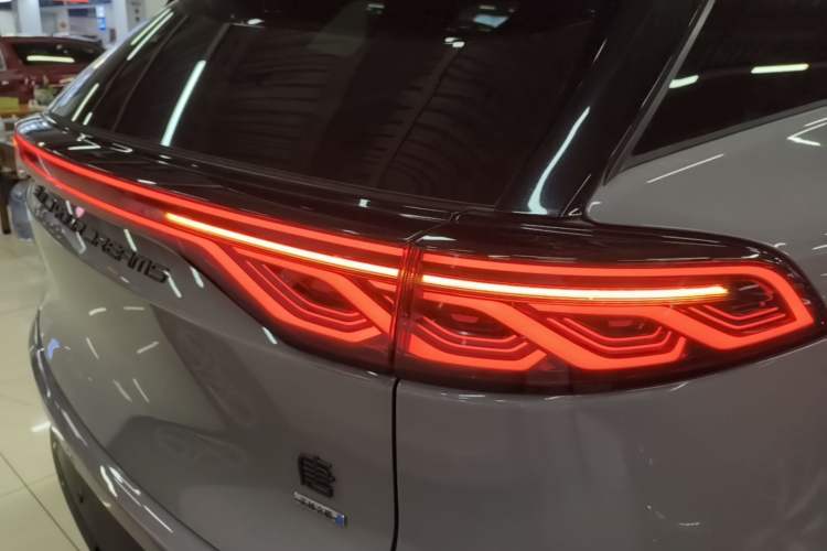 Used BYD Tang New Energy 2025 Intelligent Driving Version DM-i 115KM Flagship Edition Right Rear Taillight