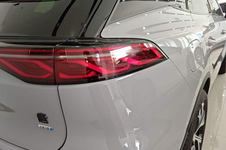 Used BYD Tang New Energy 2025 Intelligent Driving Version DM-i 115KM Flagship Edition Right Rear Taillight