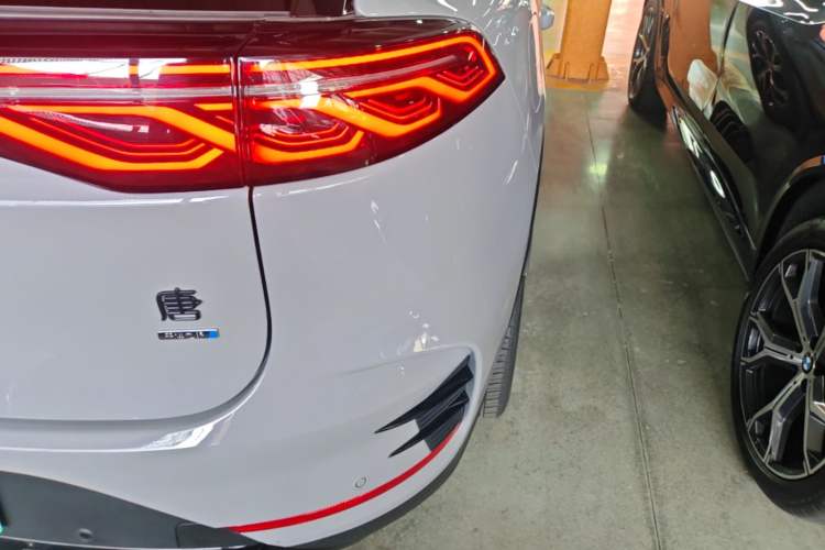 Used BYD Tang New Energy 2025 Intelligent Driving Version DM-i 115KM Flagship Edition Right Rear Taillight