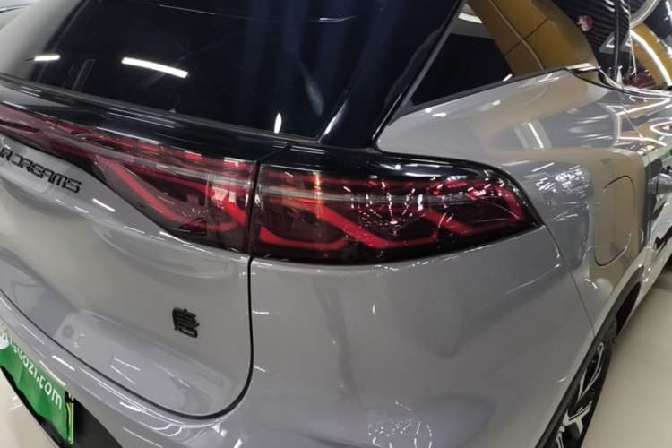 Used BYD Tang New Energy 2025 DM-i 115KM Prestige Model Right Rear Taillight