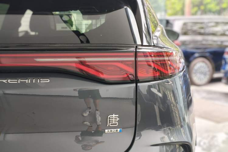 Used BYD Tang New Energy 2025 Intelligent Driving Version DM-i 115KM Flagship Edition Right Rear Taillight