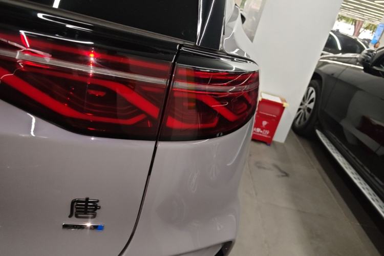 Used BYD Tang New Energy 2025 Intelligent Driving Version DM-i 115KM Prestige Edition Right Rear Taillight